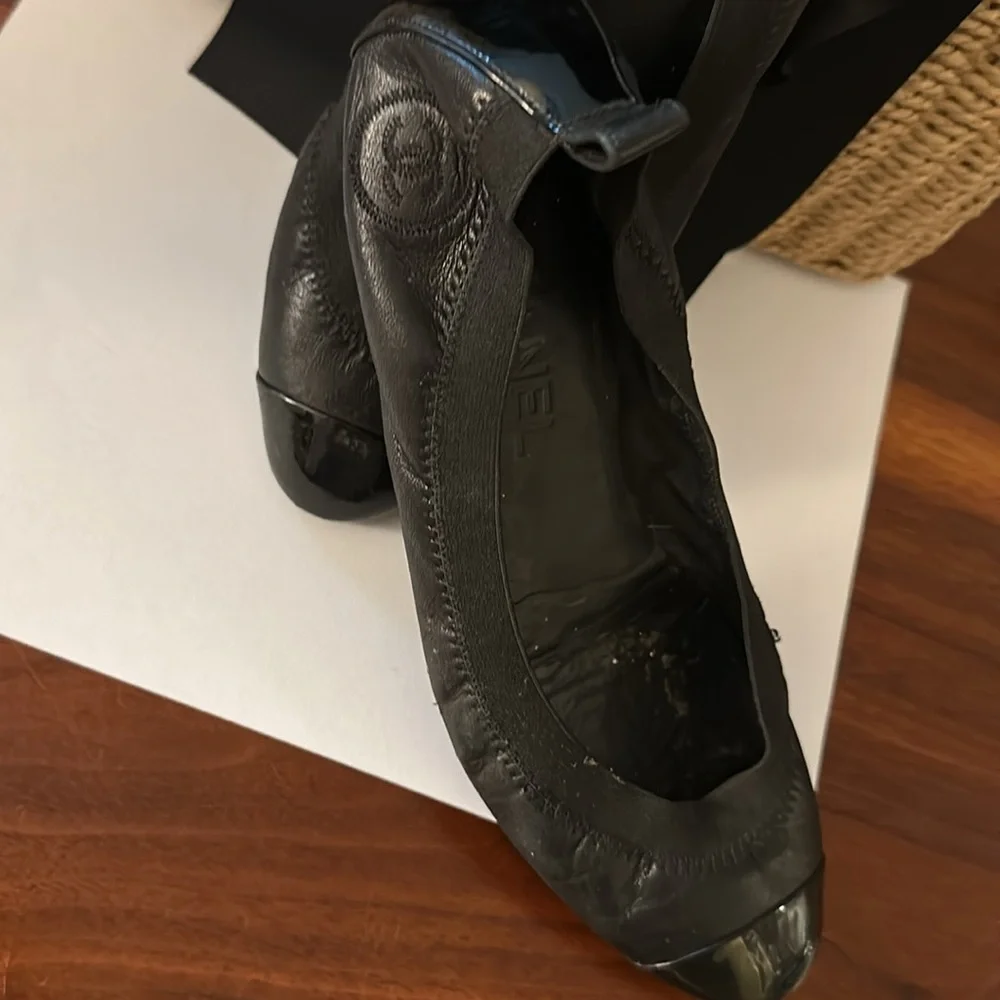 Chanel Black leather and patent ballet flats - Picture 2 of 7